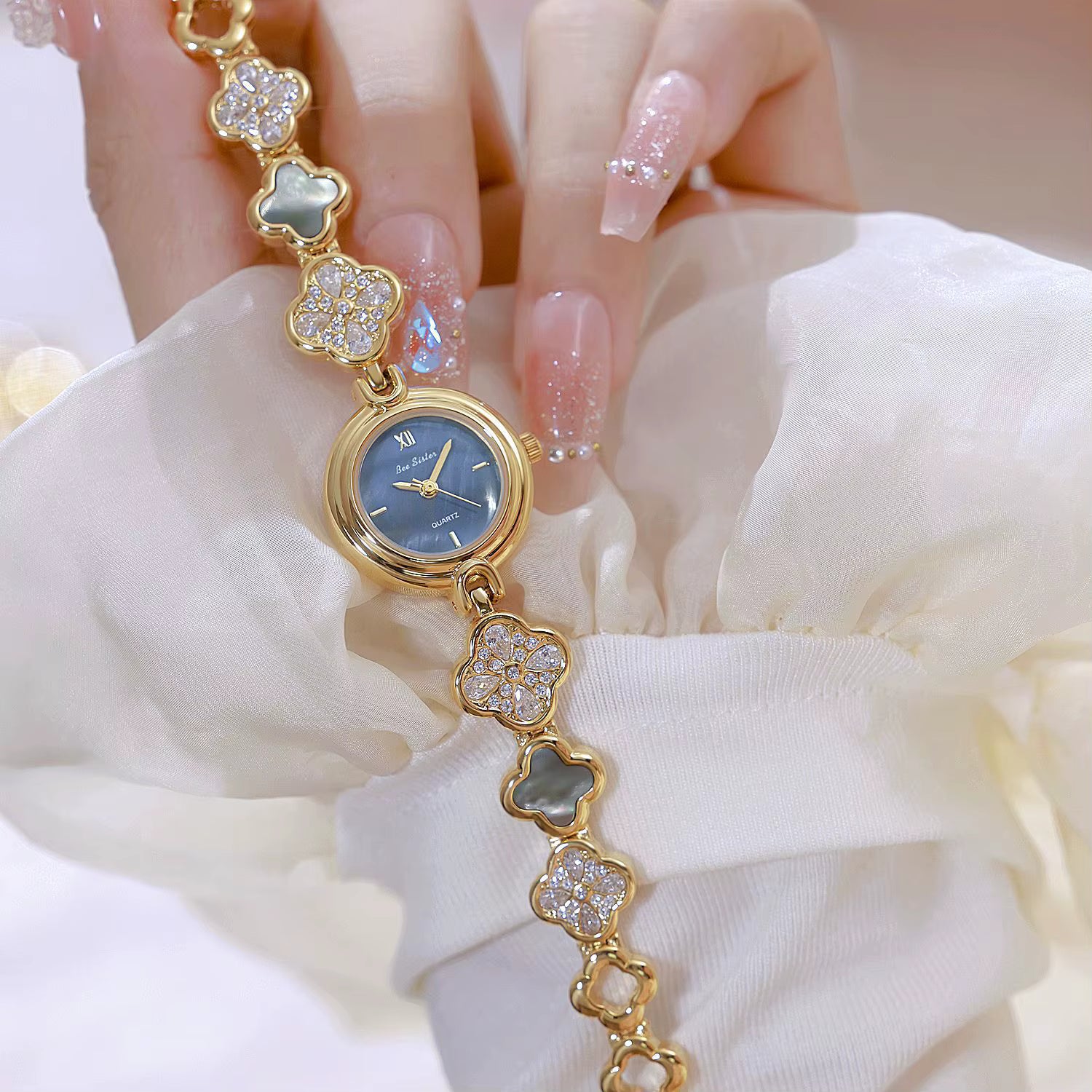 Lunaclover Elegant Crystal Watch 4