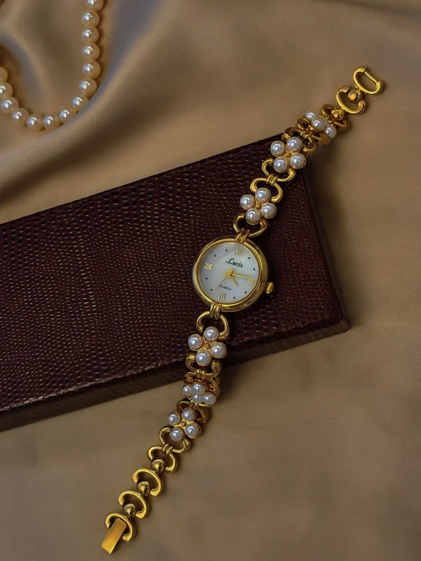 BelleLuxe Elegant Gold Pearl-Inlaid Watch