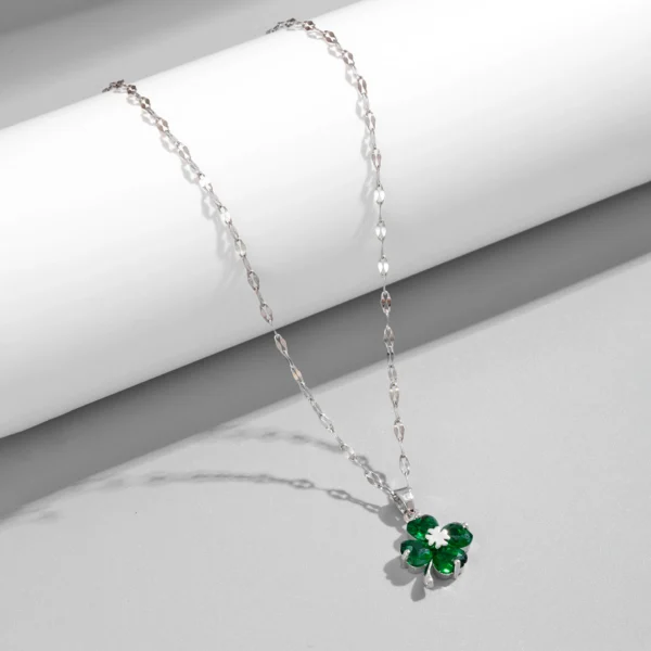 CloverGlow Elegante Vier-Blatt Halskette