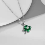 CloverGlow Elegante Vier-Blatt Halskette