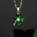 CloverGlow Elegante Vier-Blatt Halskette
