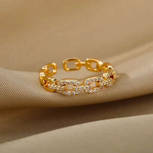 Elara Twist Chain Ring