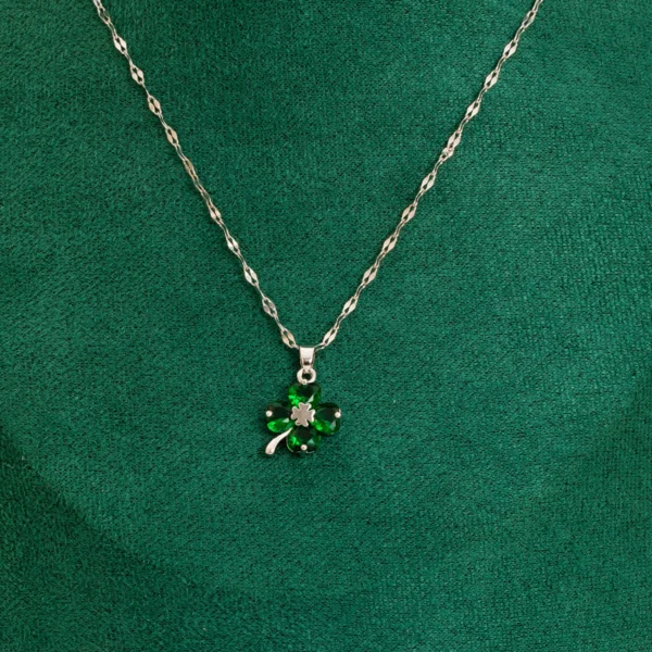 CloverGlow Elegante Vier-Blatt Halskette