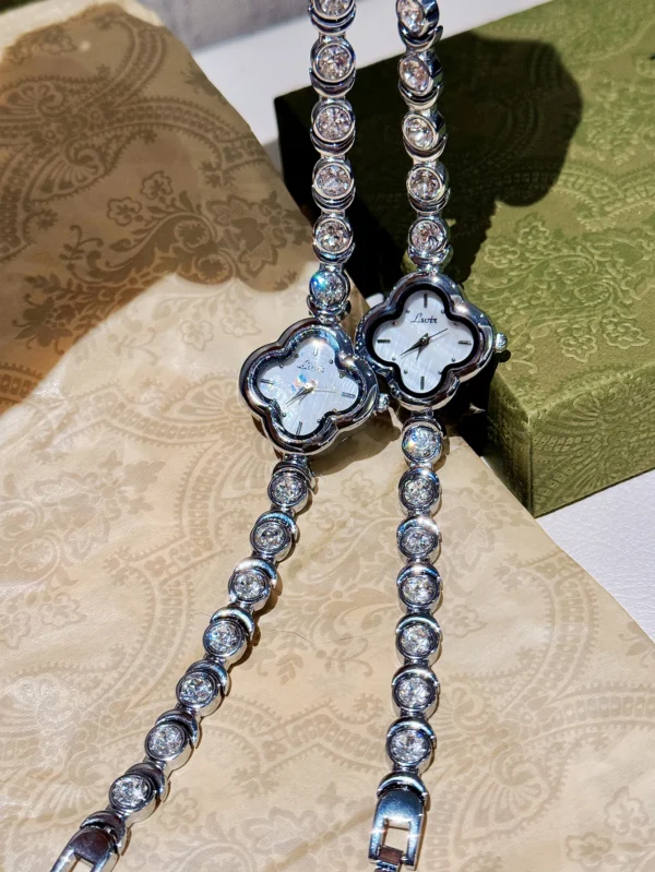 Amélie Clover Pearl Watch