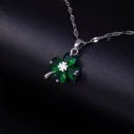 CloverGlow Elegante Vier-Blatt Halskette