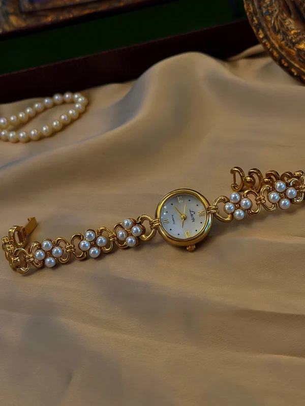 BelleLuxe Elegant Gold Pearl-Inlaid Watch