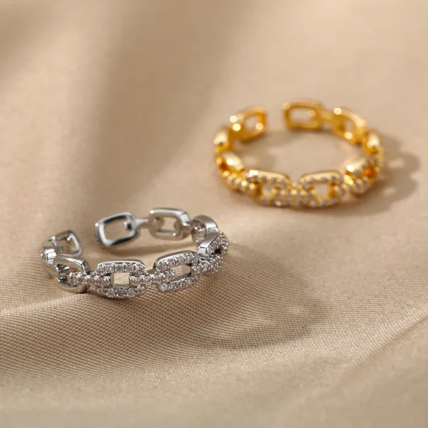 Elara Twist Chain Ring