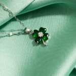 CloverGlow Elegante Vier-Blatt Halskette