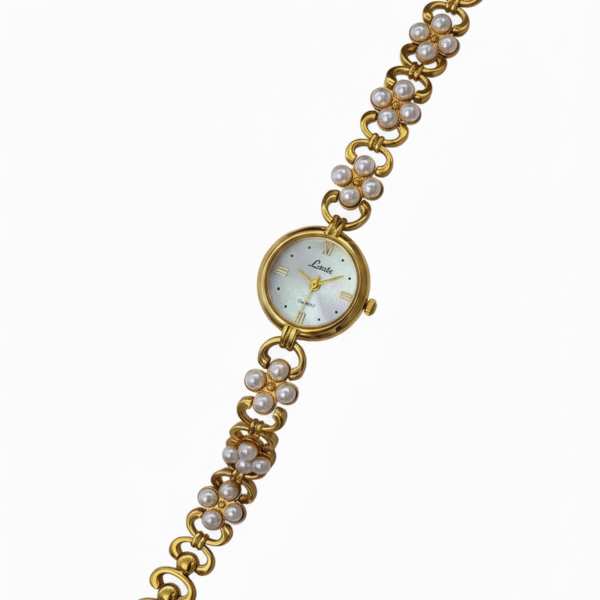 BelleLuxe Elegant Gold Pearl-Inlaid Watch